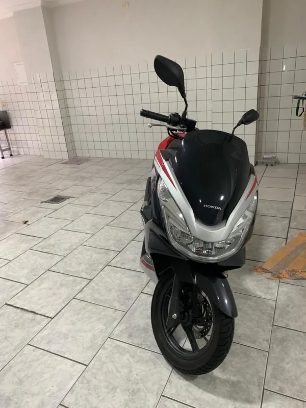 PCX - Foto #4 do anúncio à venda de Carro clássico