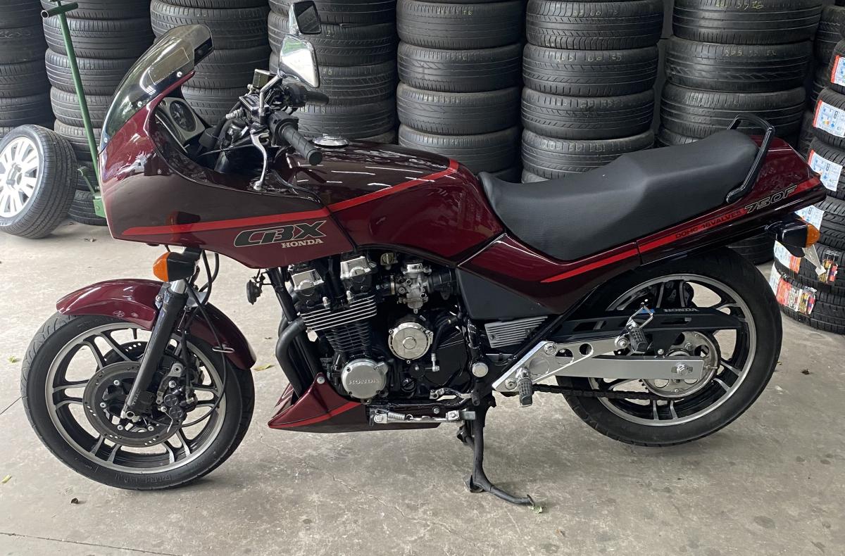 HONDA - CBX 750 - 1989/1990 - Azul - R$ 38.900,00 - A10 Multimarcas