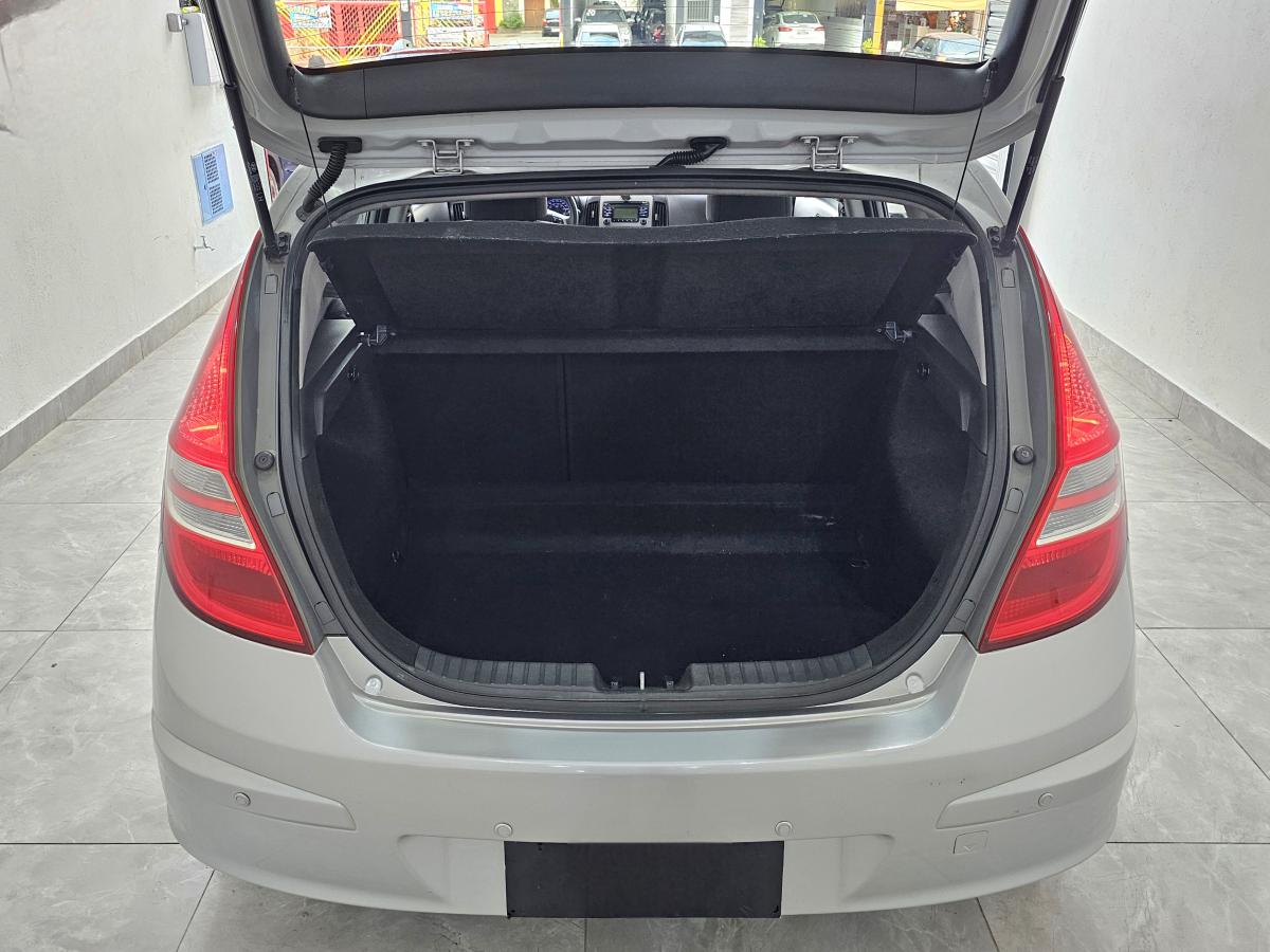 I30 - Foto #8 do anúncio à venda de Carro clássico
