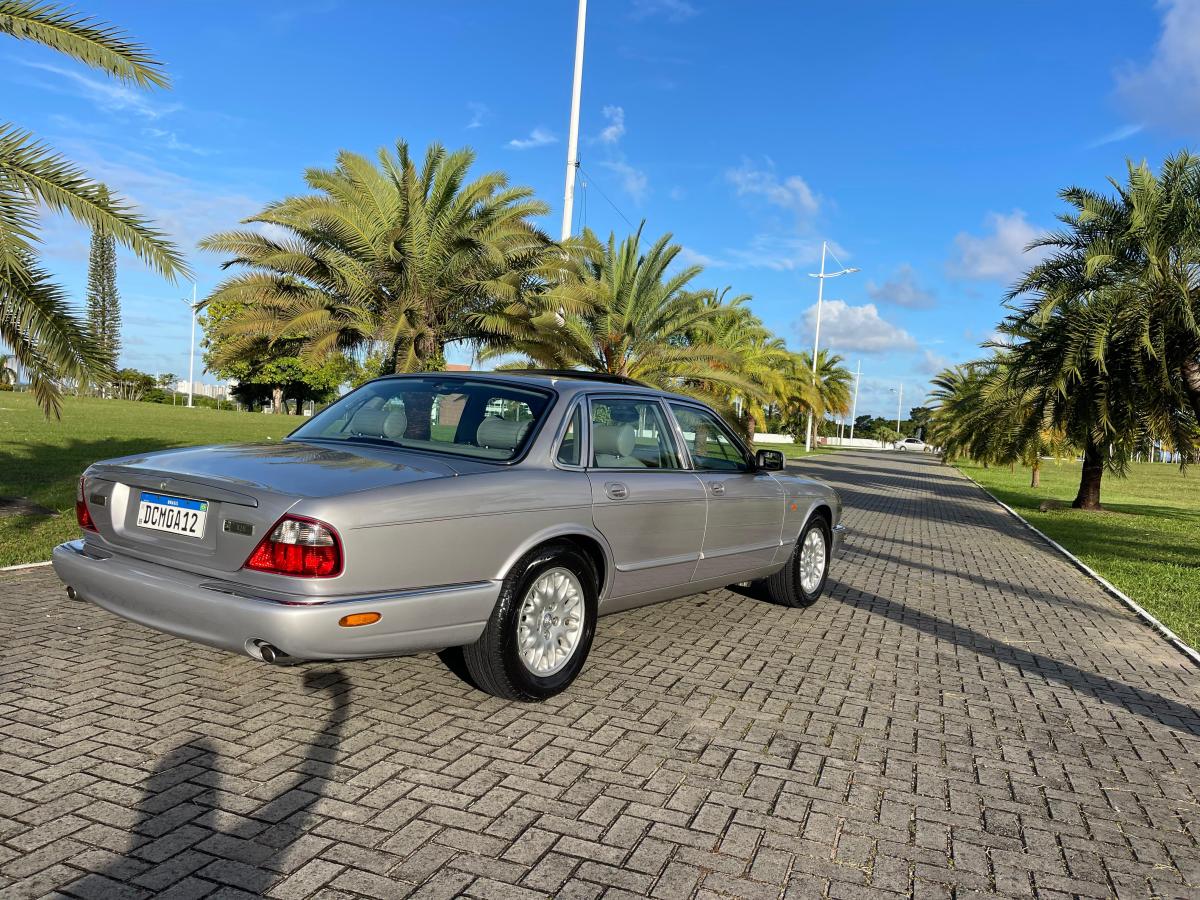 XJ8 - Foto #3 do anúncio à venda de Carro clássico