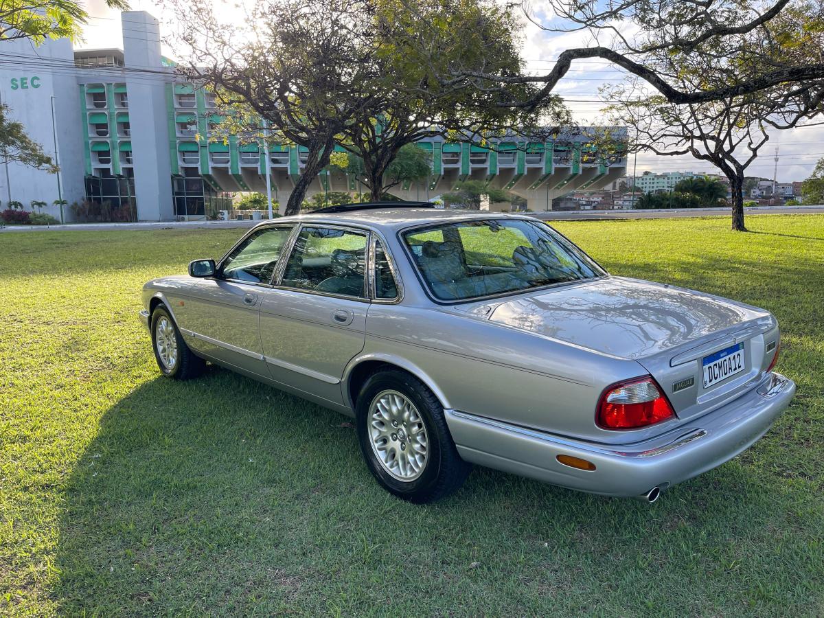 XJ8 - Foto #5 do anúncio à venda de Carro clássico