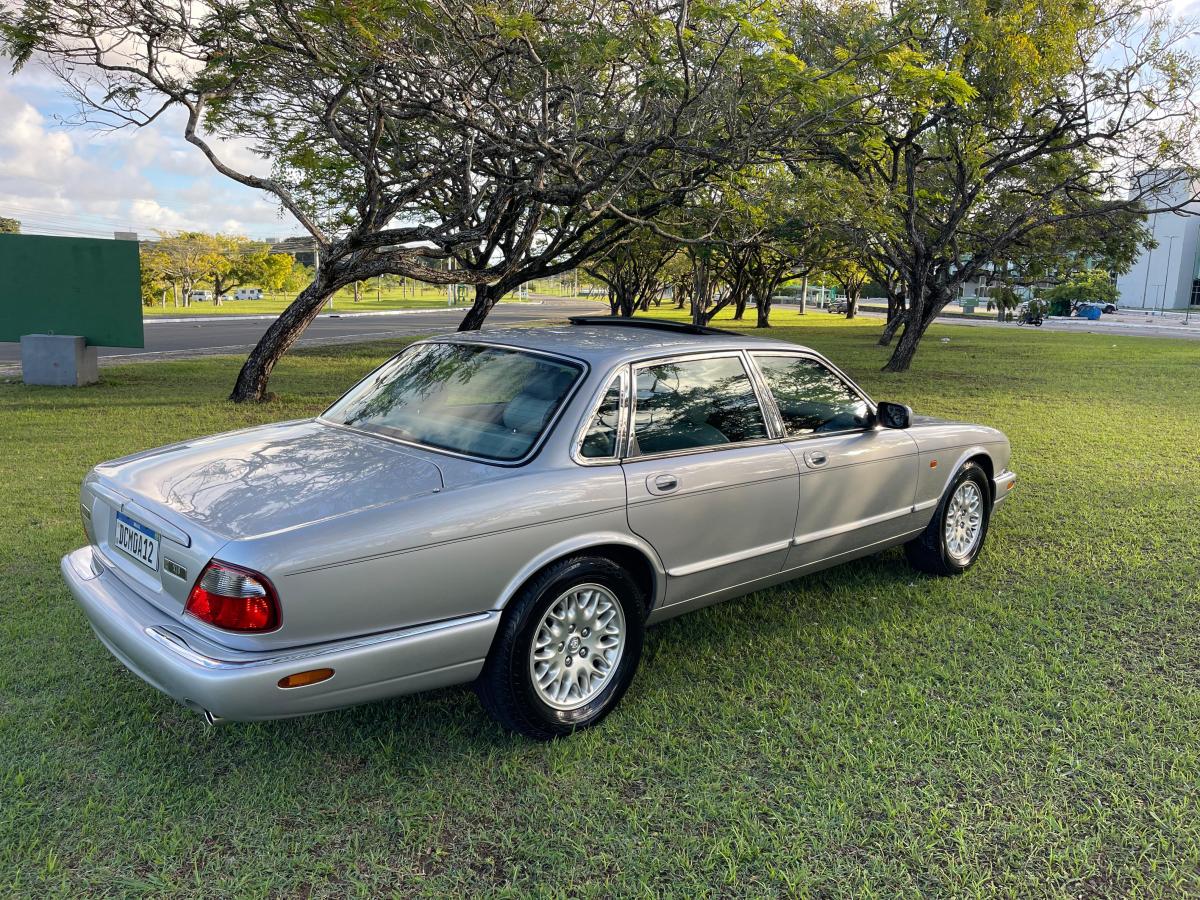 XJ8 - Foto #6 do anúncio à venda de Carro clássico