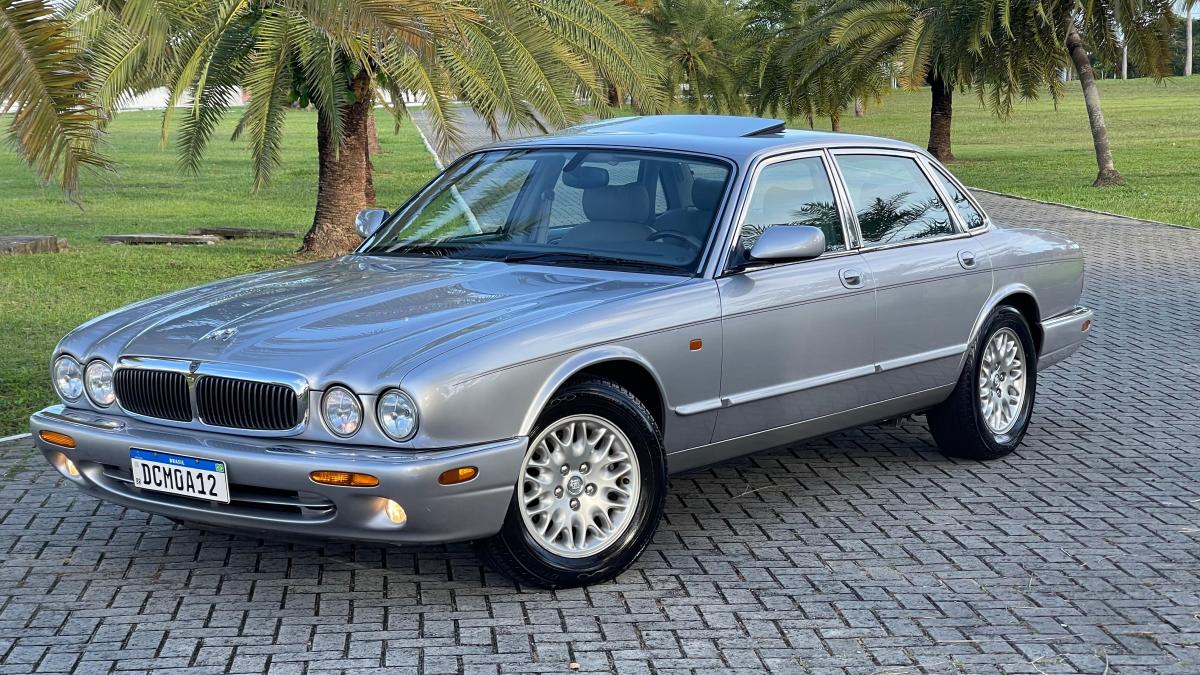 XJ8 - Foto #7 do anúncio à venda de Carro clássico