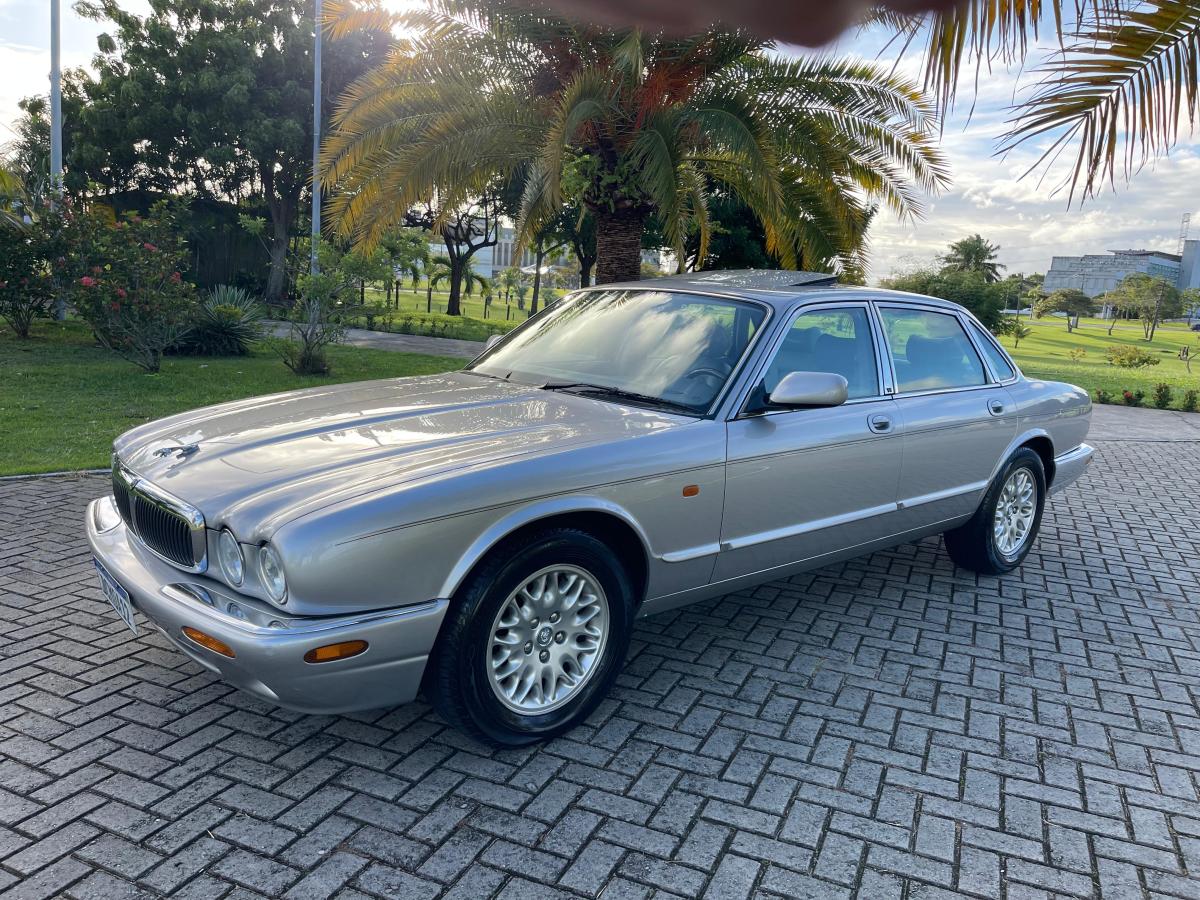 XJ8 - Foto #8 do anúncio à venda de Carro clássico