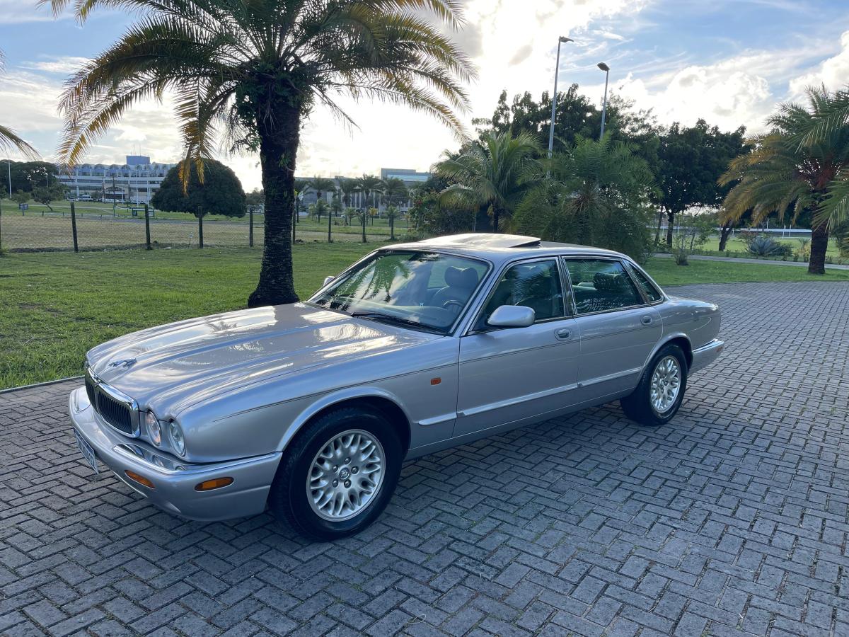 XJ8 - Foto #10 do anúncio à venda de Carro clássico
