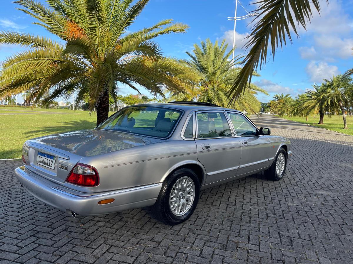 XJ8 - Foto #11 do anúncio à venda de Carro clássico