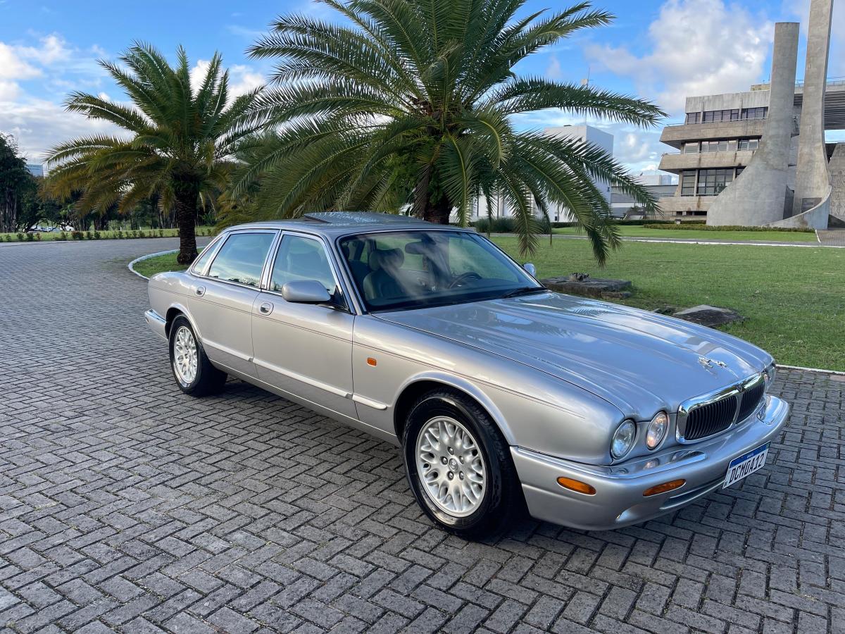 XJ8 - Foto #12 do anúncio à venda de Carro clássico