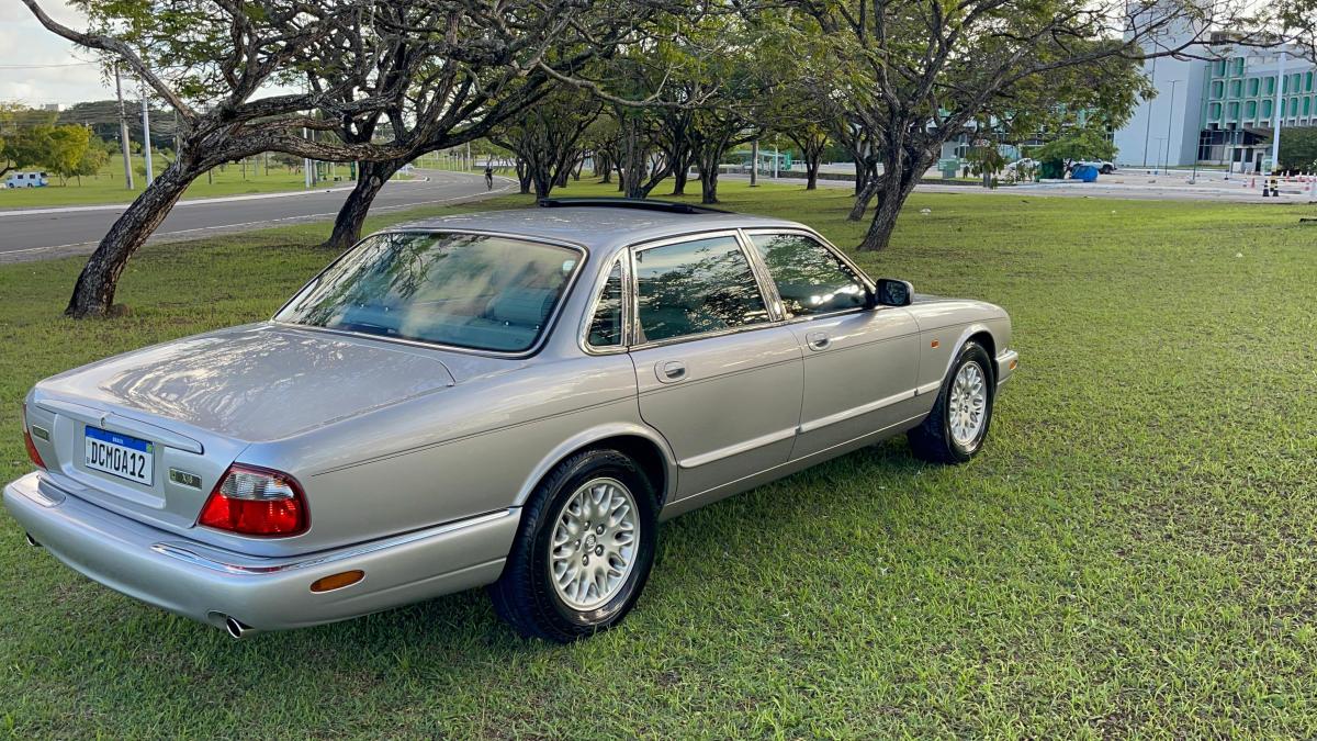 XJ8 - Foto #13 do anúncio à venda de Carro clássico