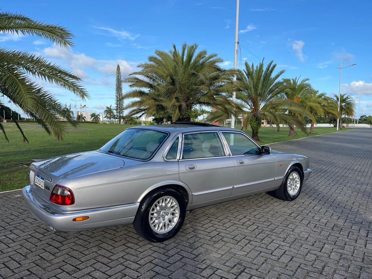 XJ8 - Foto #14 do anúncio à venda de Carro clássico