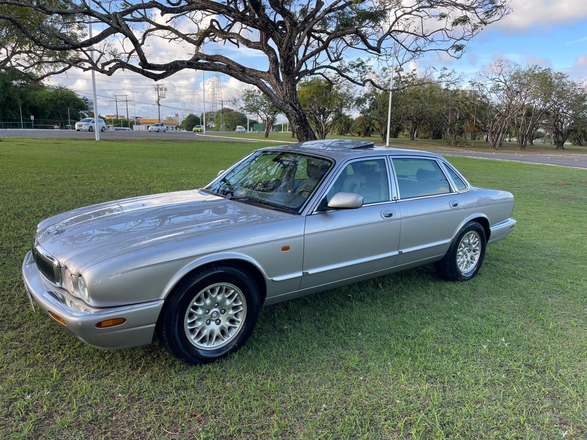 XJ8 - Foto #16 do anúncio à venda de Carro clássico