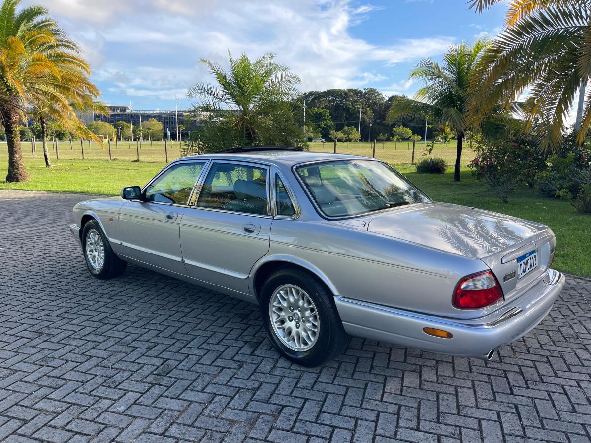 XJ8 - Foto #18 do anúncio à venda de Carro clássico