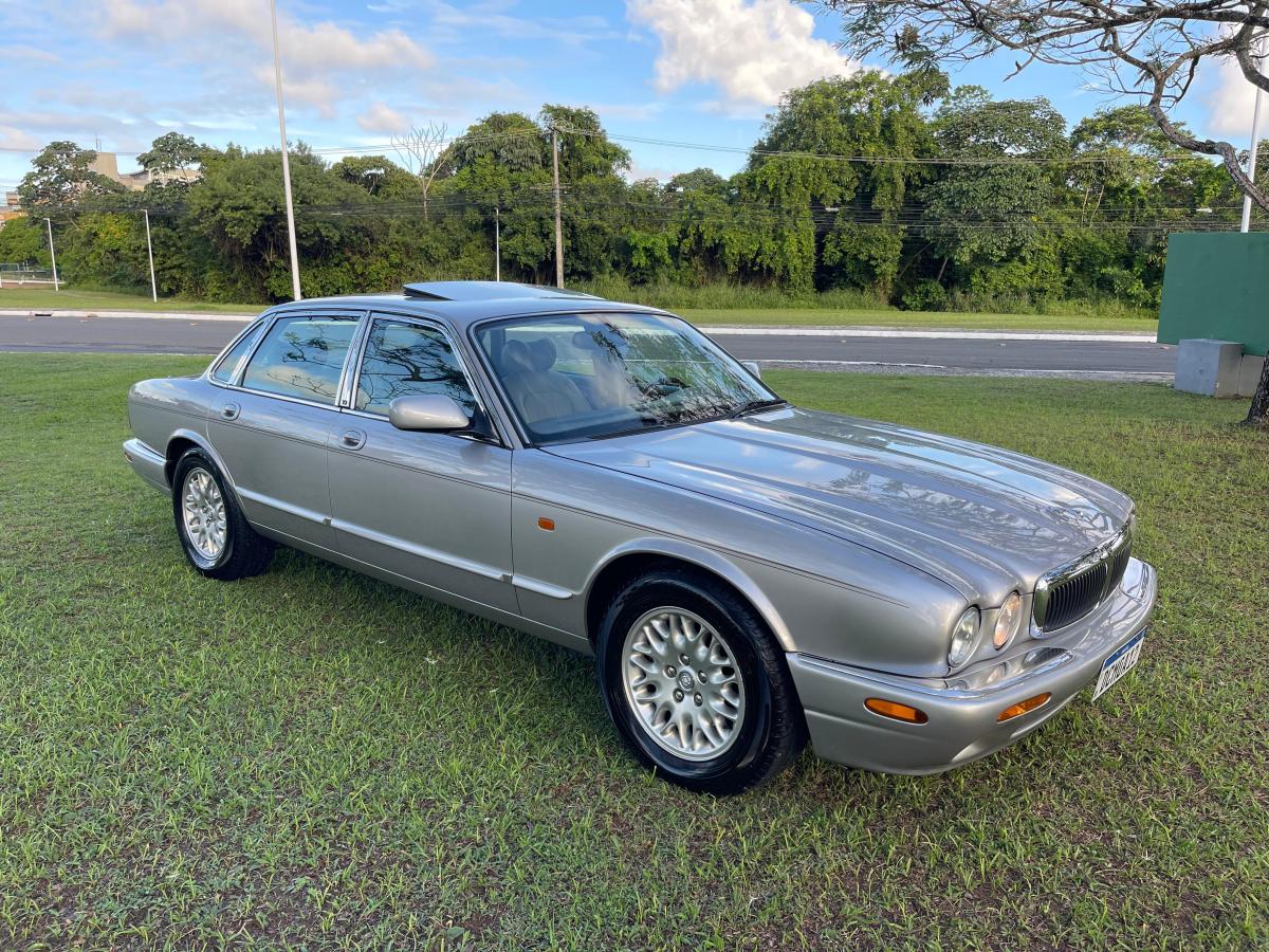 XJ8 - Foto #19 do anúncio à venda de Carro clássico