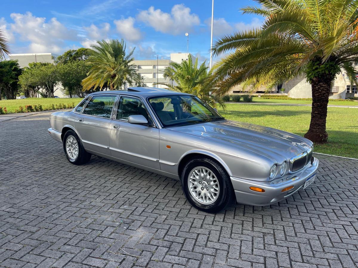 XJ8 - Foto #20 do anúncio à venda de Carro clássico