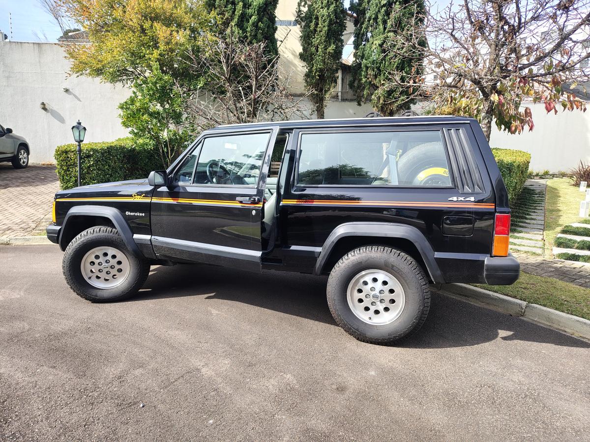 Cherokee - Foto #9 do anúncio à venda de Carro clássico