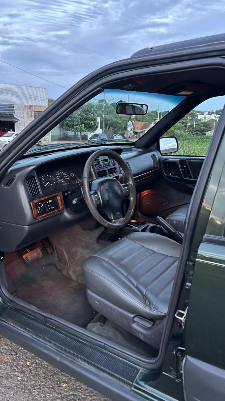 Grand Cherokee - Foto #9 do anúncio à venda de Carro clássico