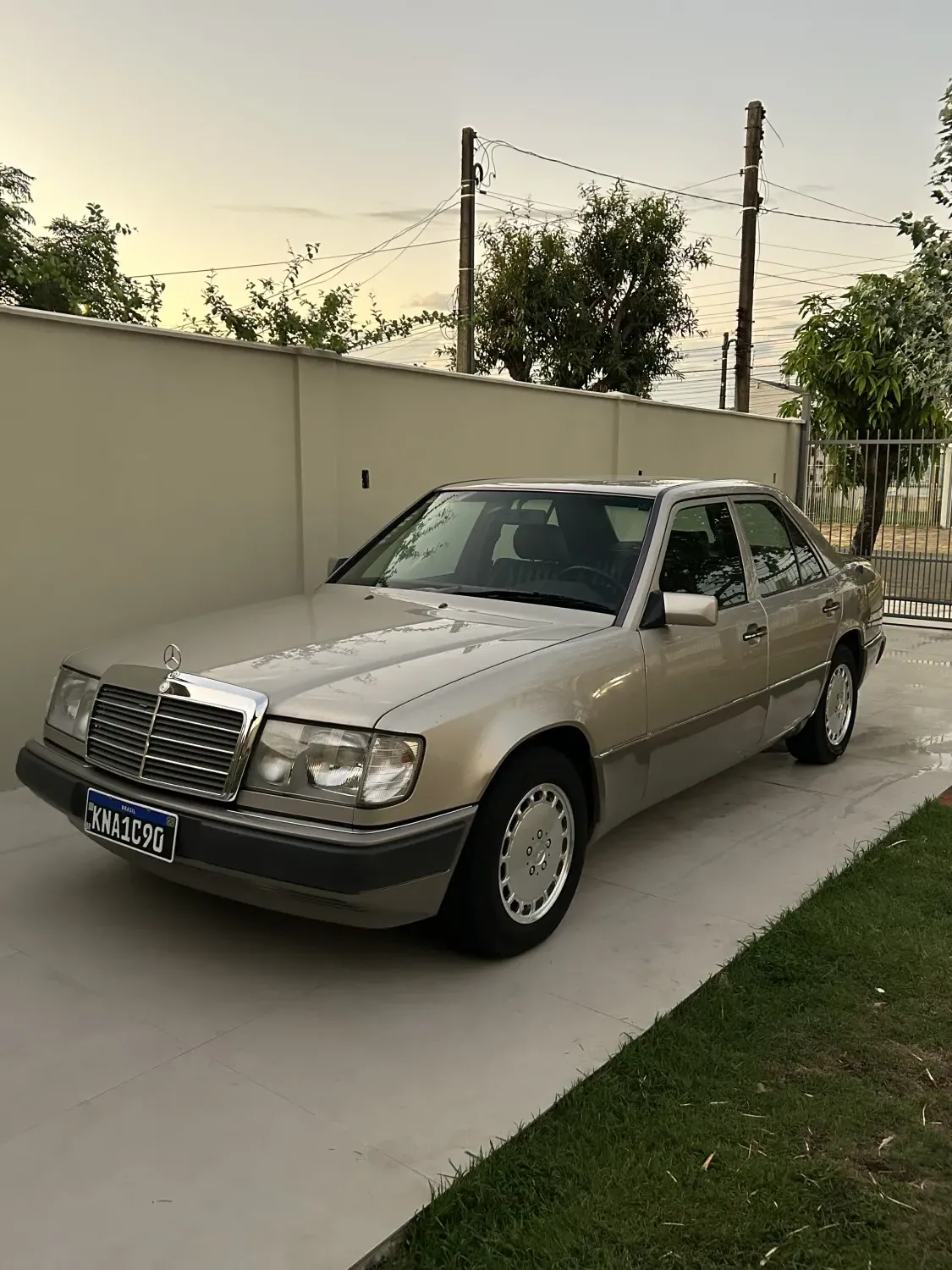 avv-mercedes-benz-230e-venda-516ed1d-imagem-001