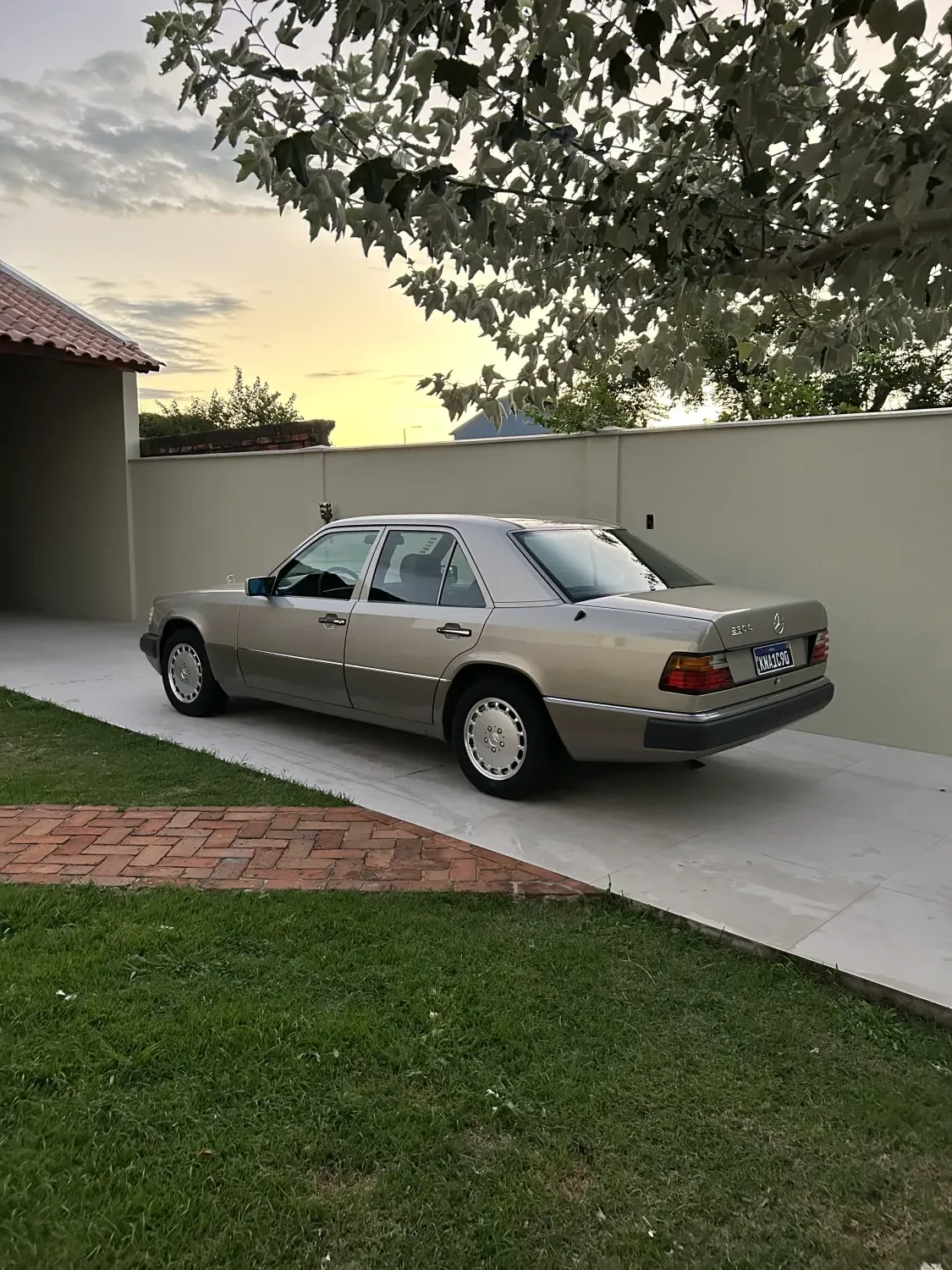 avv-mercedes-benz-230e-venda-516ed1d-imagem-002