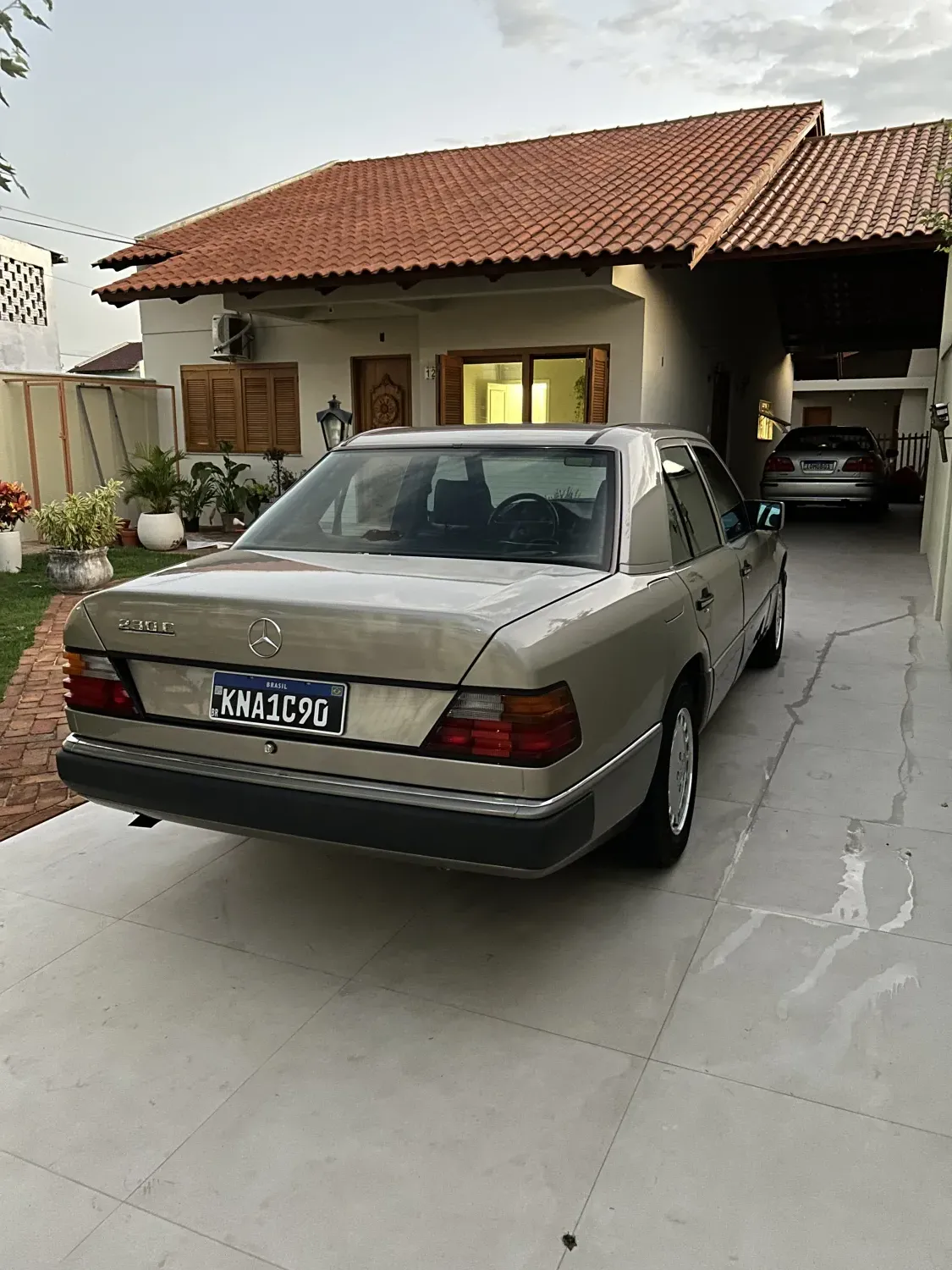 avv-mercedes-benz-230e-venda-516ed1d-imagem-003