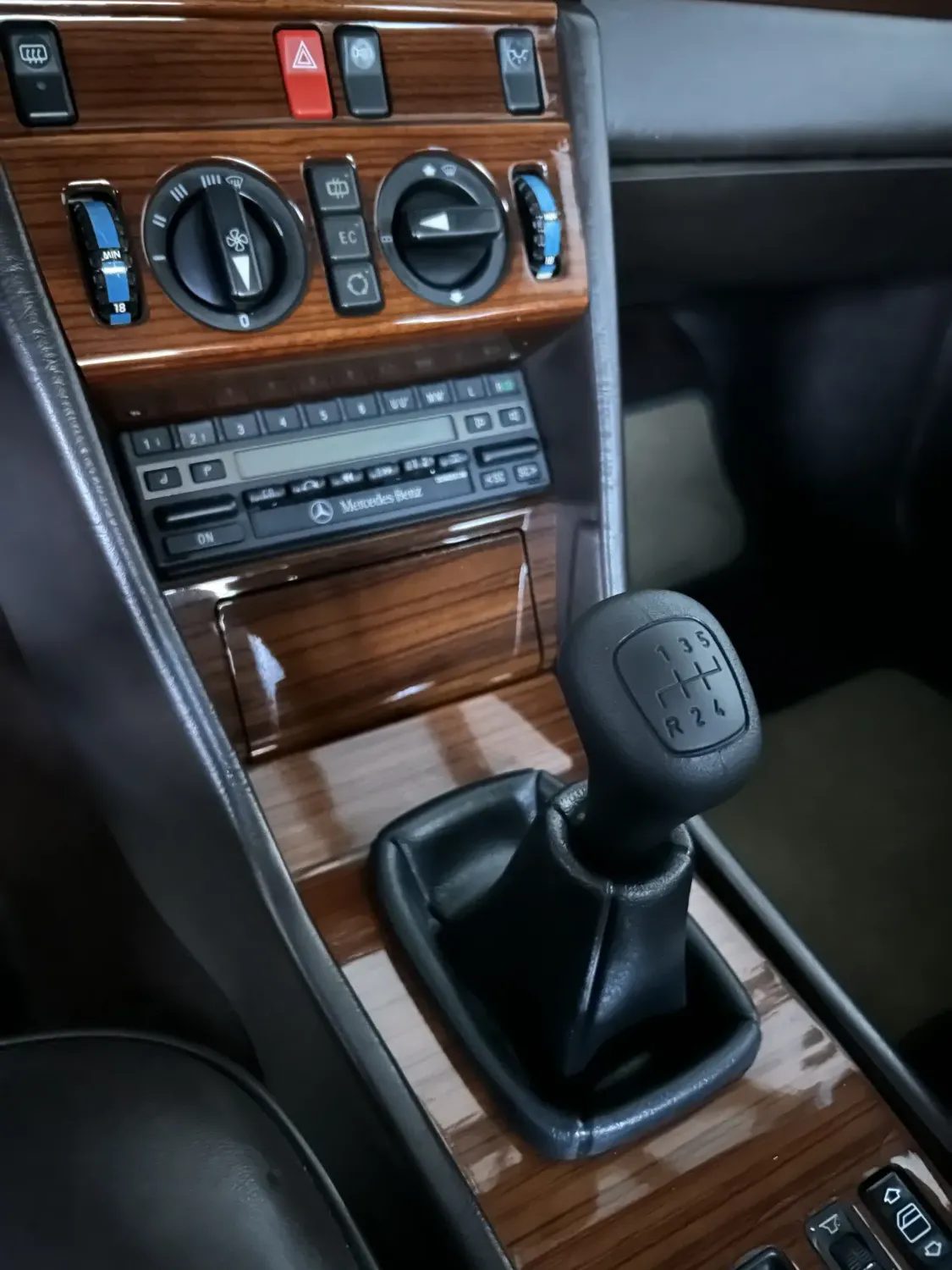 avv-mercedes-benz-230e-venda-516ed1d-imagem-005