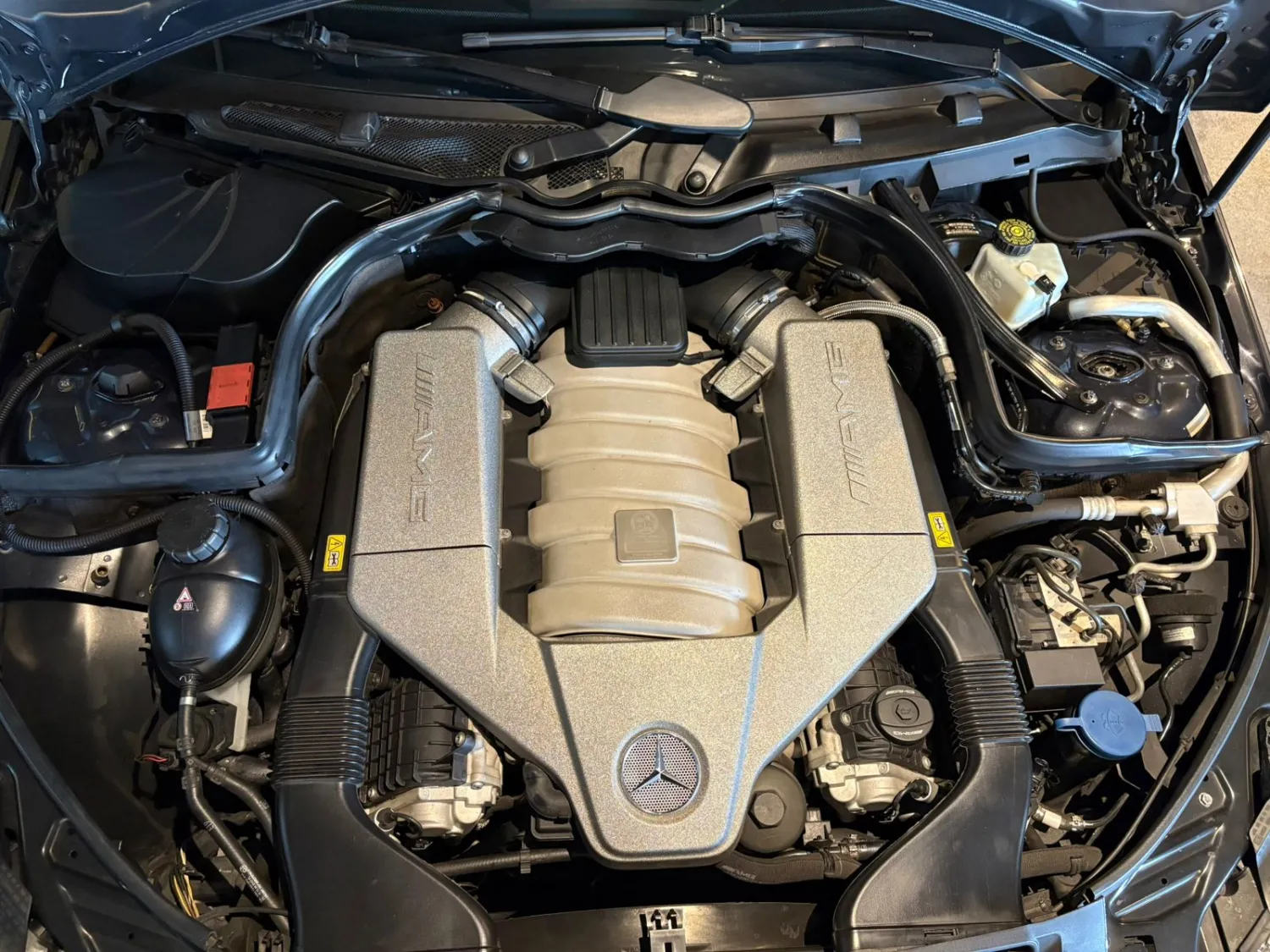 avv-mercedes-benz-c63-amg-venda-f3f5b96-imagem-020