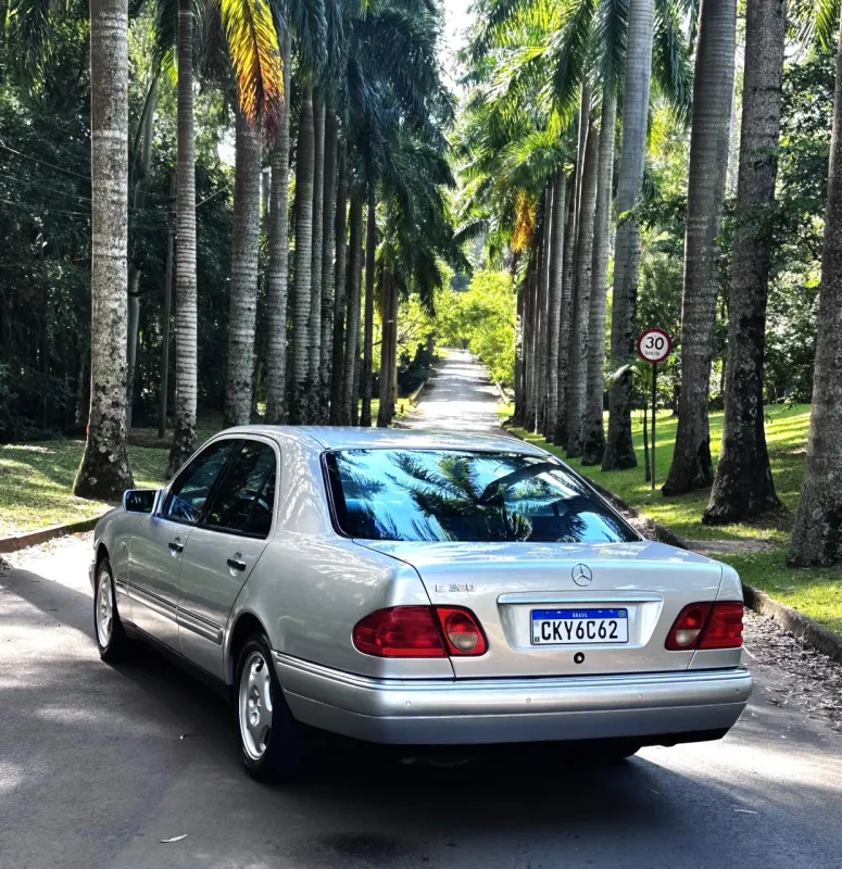 E320 - Foto #3 do anúncio à venda de Carro clássico
