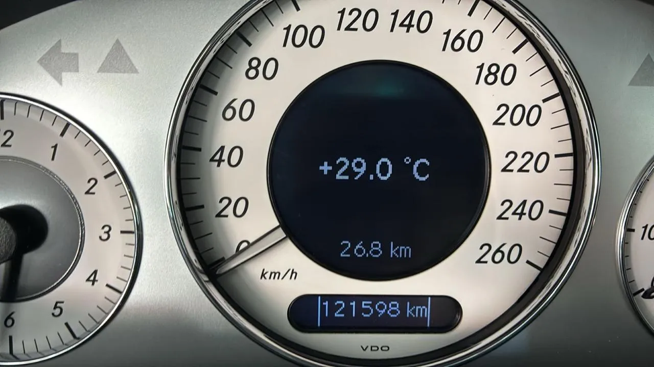 avv-mercedes-benz-e350-avangart-venda-zn9y2dd-imagem-011