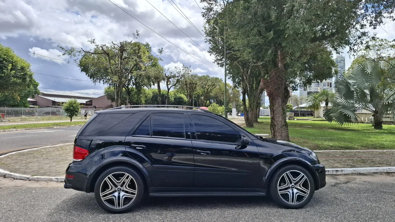 ML 63 AMG - Foto #3 do anúncio à venda de Carro clássico