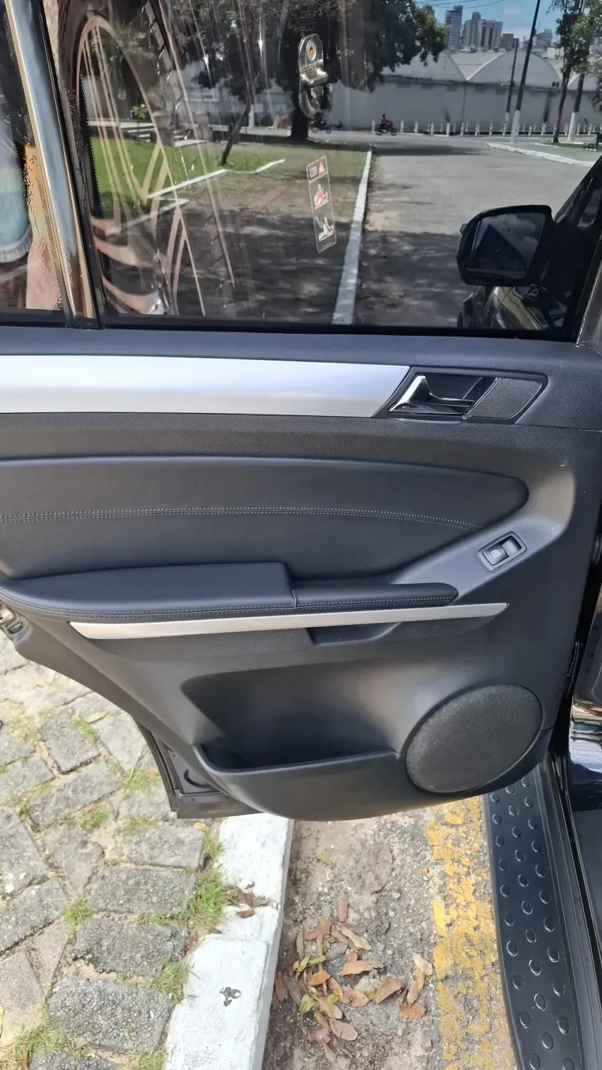 ML 63 AMG - Foto #18 do anúncio à venda de Carro clássico