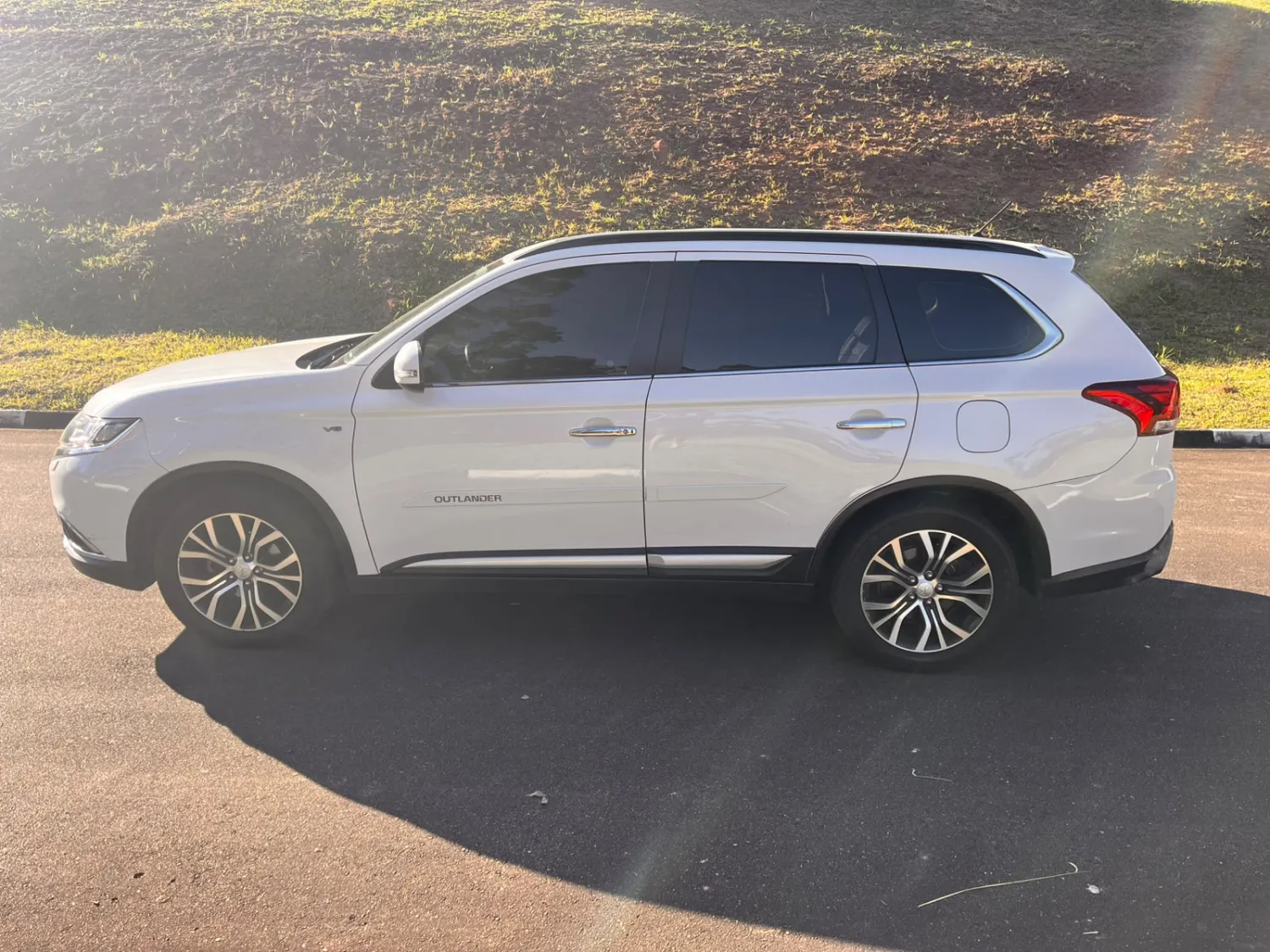 Outlander - Foto #25 do anúncio à venda de Carro clássico
