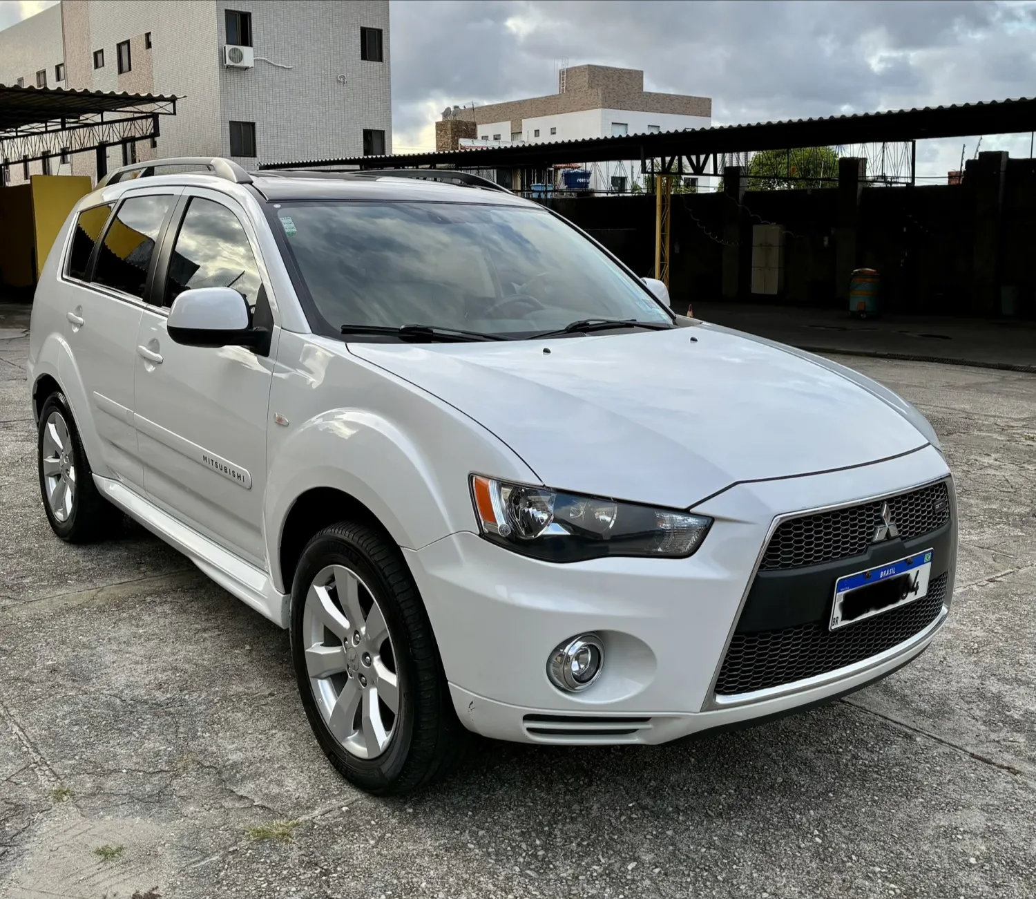 Outlander - Foto #2 do anúncio à venda de Carro clássico