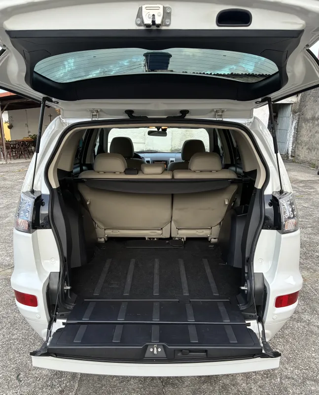 Outlander - Foto #10 do anúncio à venda de Carro clássico