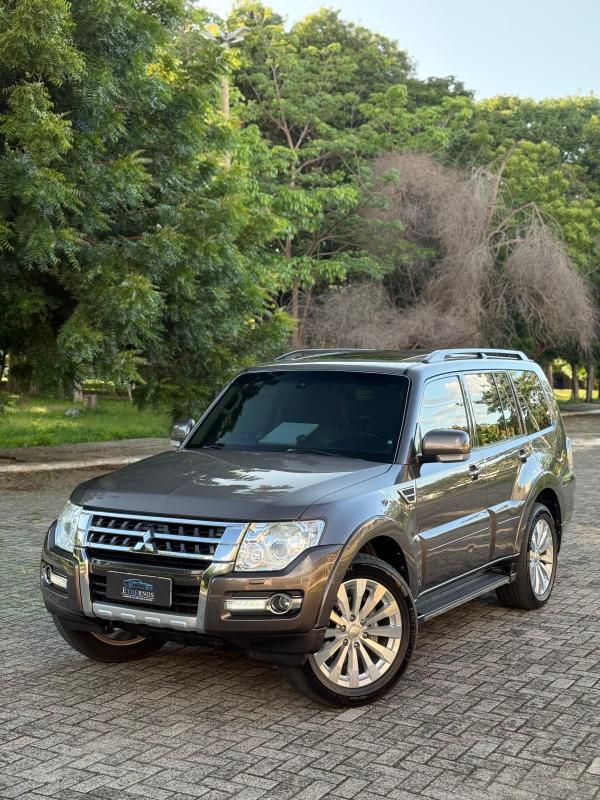 Pajero - Foto #3 do anúncio à venda de Carro clássico