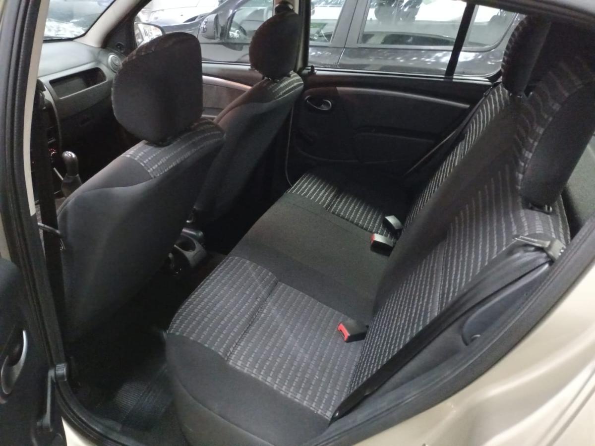 Sandero - Foto #8 do anúncio à venda de Carro clássico