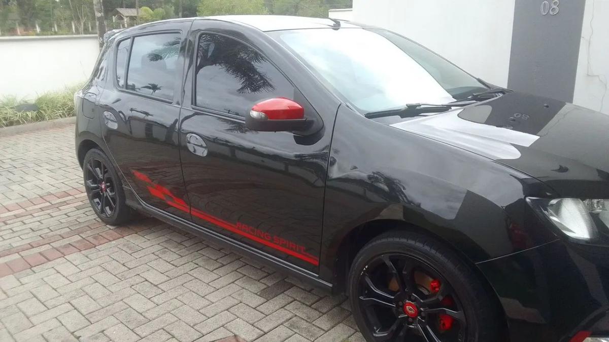 Sandero RS - Foto #2 do anúncio à venda de Carro clássico