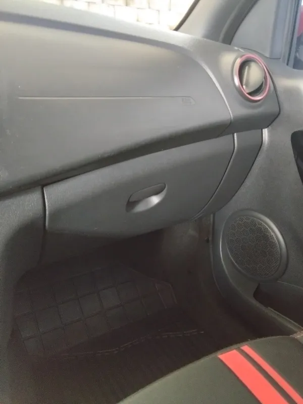 Sandero RS - Foto #8 do anúncio à venda de Carro clássico