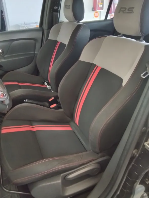 Sandero RS - Foto #9 do anúncio à venda de Carro clássico