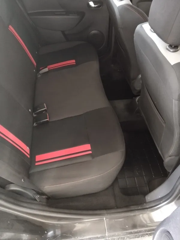 Sandero RS - Foto #10 do anúncio à venda de Carro clássico