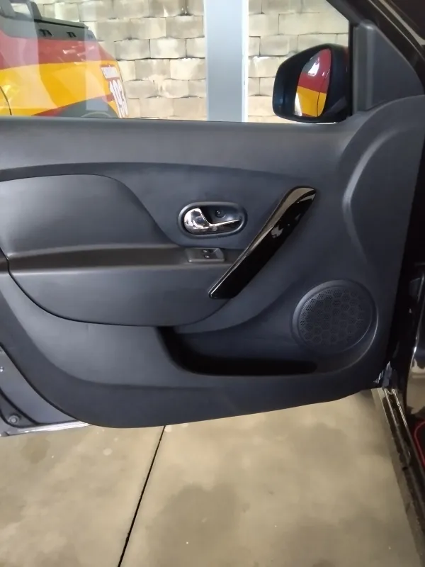 Sandero RS - Foto #17 do anúncio à venda de Carro clássico