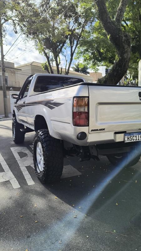 Hilux - Foto #2 do anúncio à venda de Carro clássico