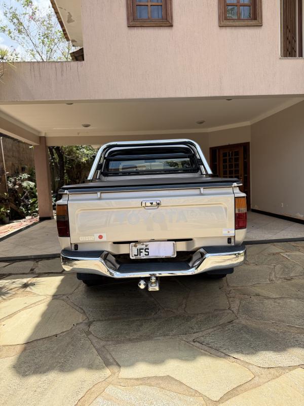 Hilux - Foto #3 do anúncio à venda de Carro clássico