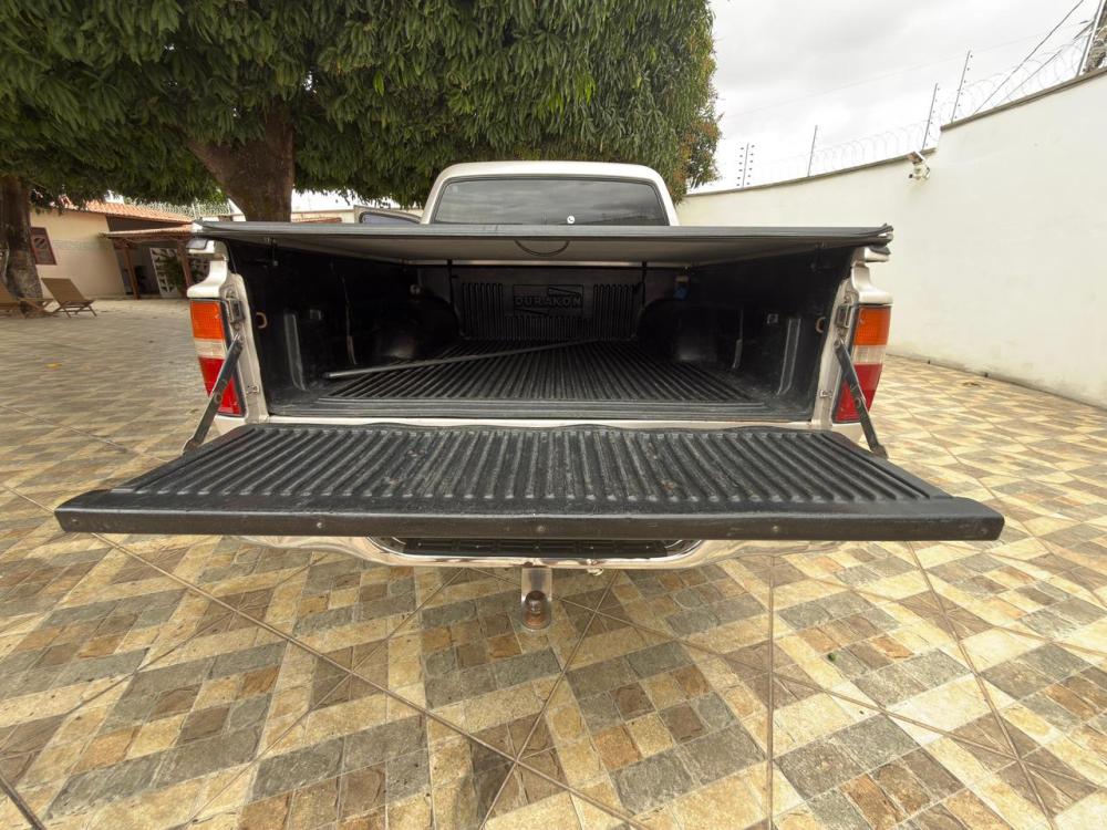Hilux - Foto #13 do anúncio à venda de Carro clássico