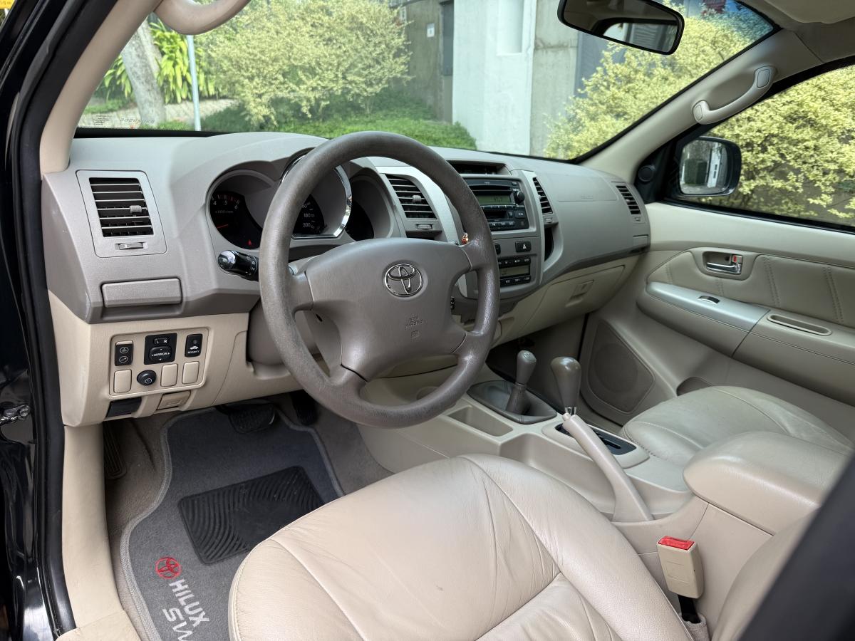Hilux SW4 - Foto #2 do anúncio à venda de Carro clássico