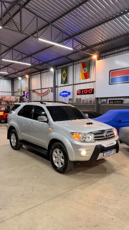 avv-toyota-hilux-sw4-venda-1d7fe2e-imagem-002