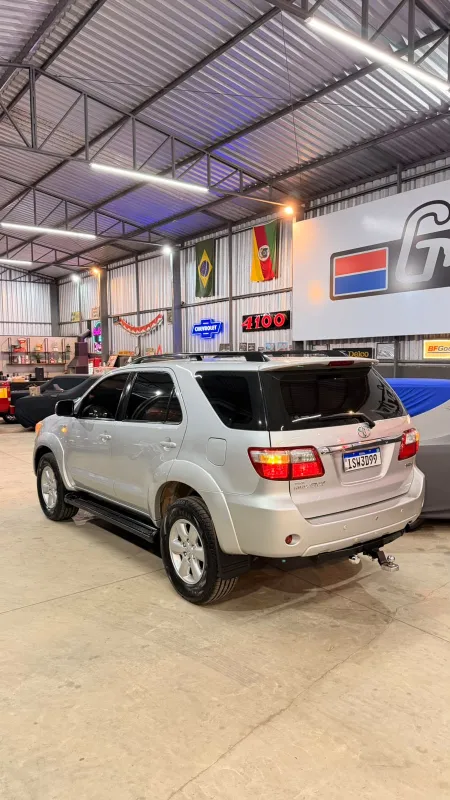 avv-toyota-hilux-sw4-venda-1d7fe2e-imagem-004