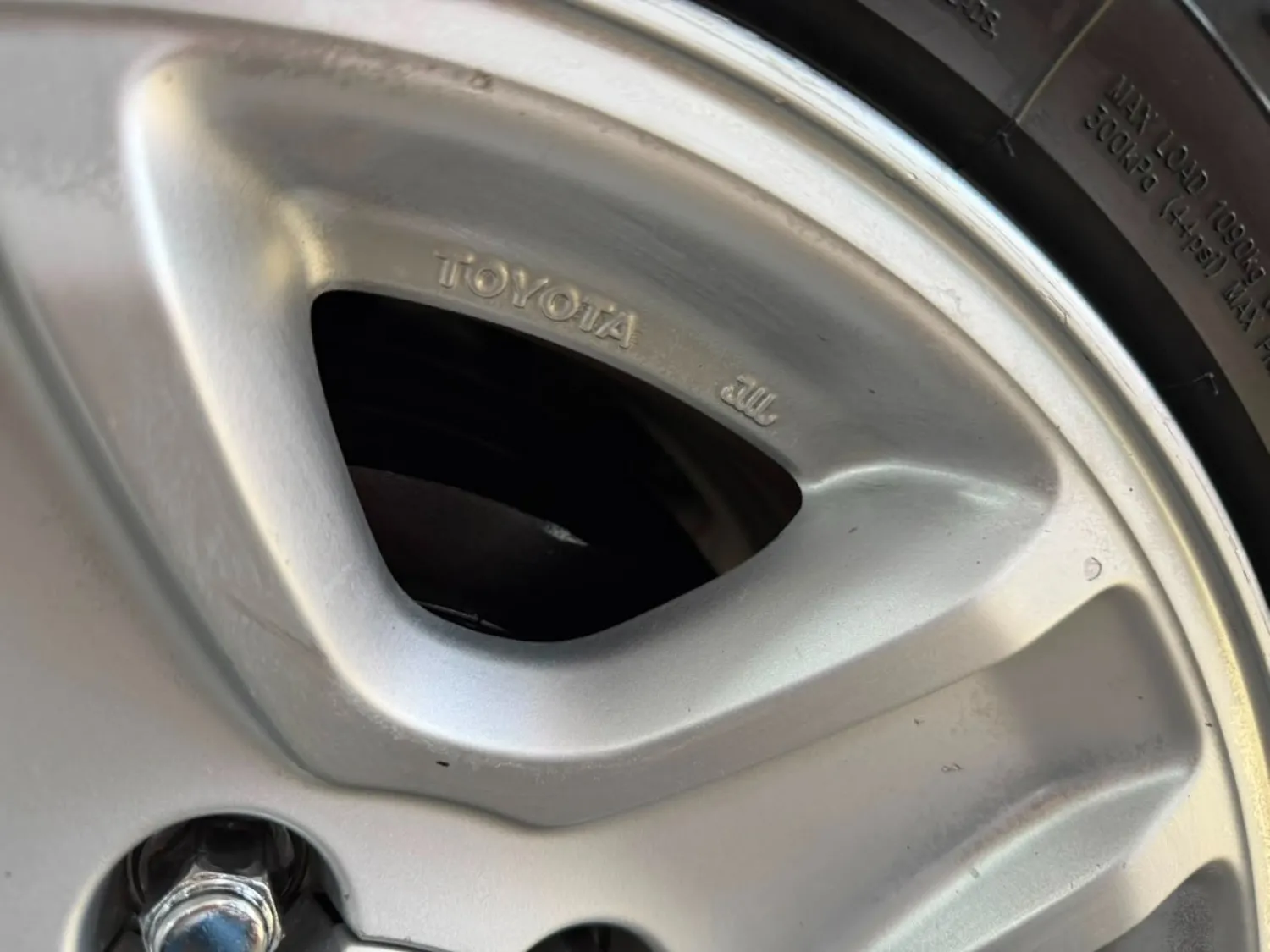 avv-toyota-hilux-sw4-venda-f61afce-imagem-034