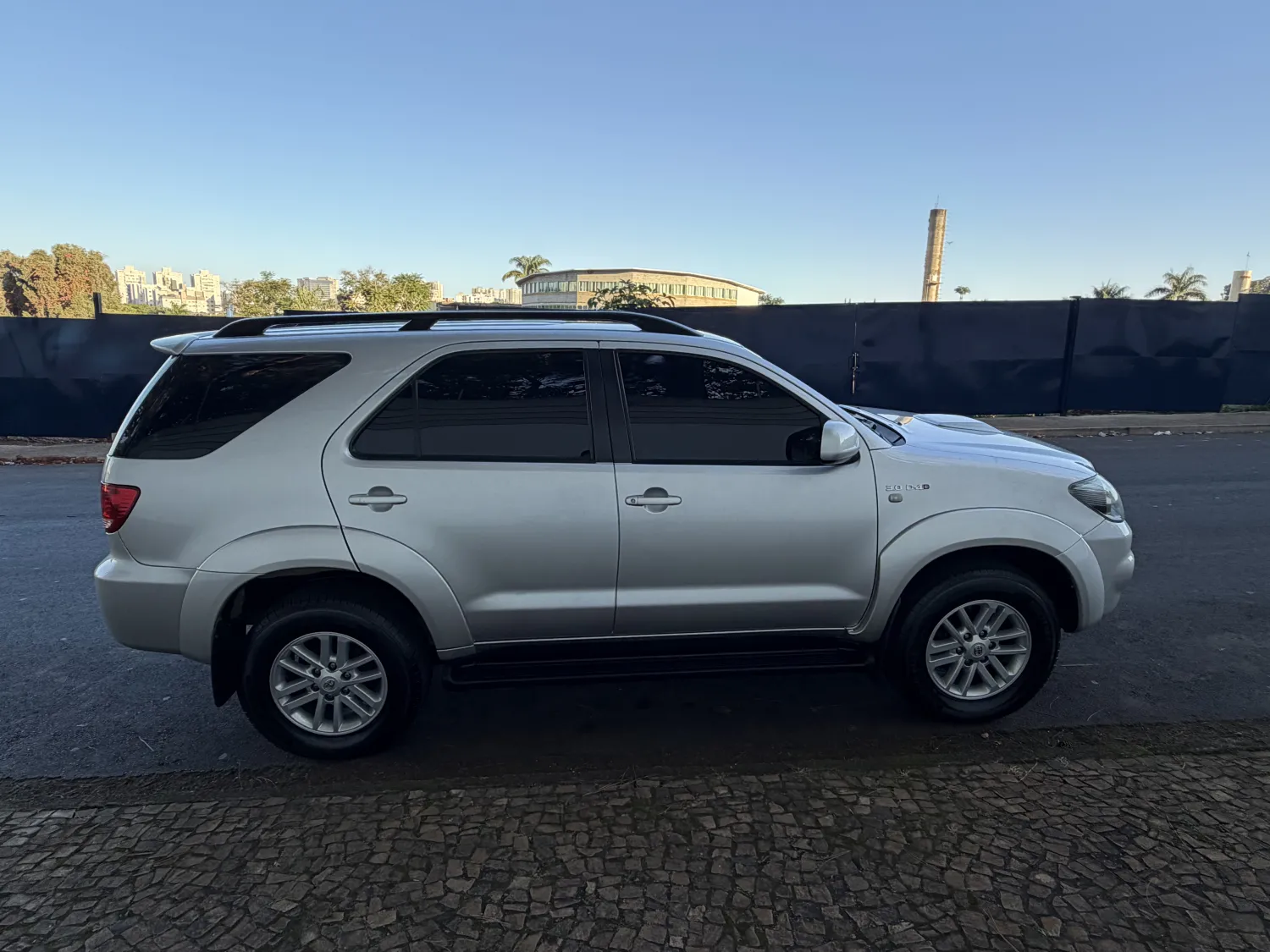 avv-toyota-hilux-sw4-venda-fa9375e-imagem-004