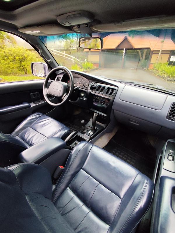 Hilux SW4 - Foto #2 do anúncio à venda de Carro clássico