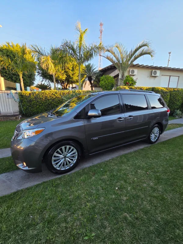 avv-toyota-sienna-venda-0d7593b-imagem-001
