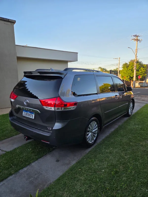 avv-toyota-sienna-venda-0d7593b-imagem-003
