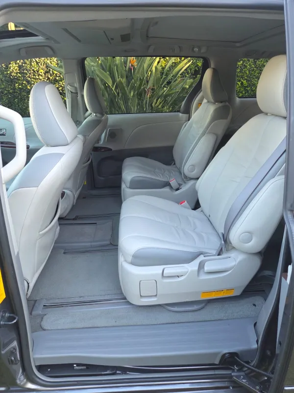 avv-toyota-sienna-venda-0d7593b-imagem-008